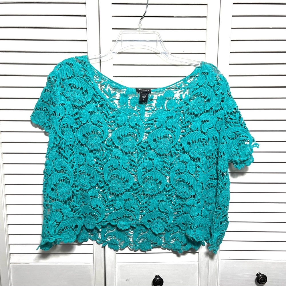 πHPπ Torrid Turquoise Color Lace Crop Top, Size 0 - Picture 2 of 14